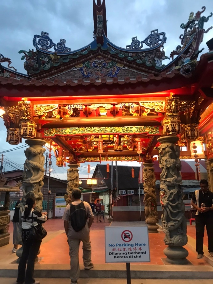 อาจเป็นรูปภาพของ 5 คน, หอสักการะฟ้าเทียนถัน, ศาลเจ้า Fushimi Inari Taisha และ ข้อความ