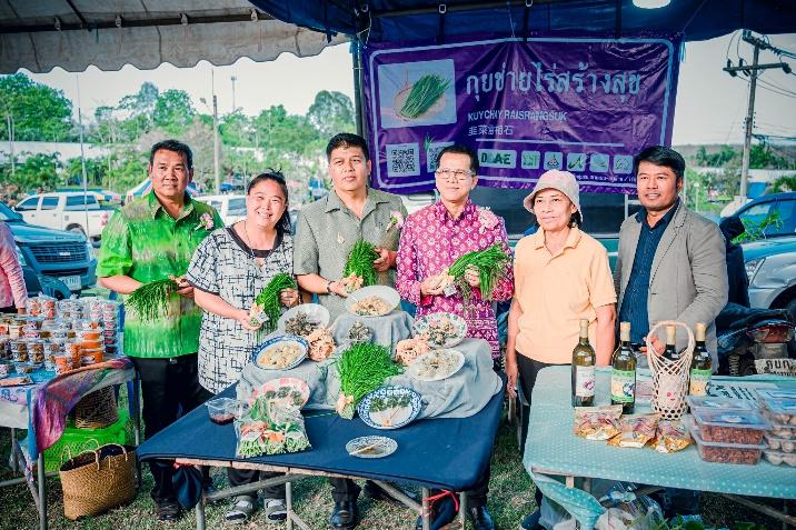 อาจเป็นรูปภาพของ 7 คน และ ข้อความ