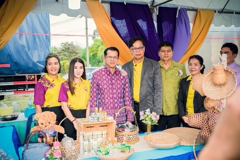 อาจเป็นรูปภาพของ 7 คน และ ข้อความ