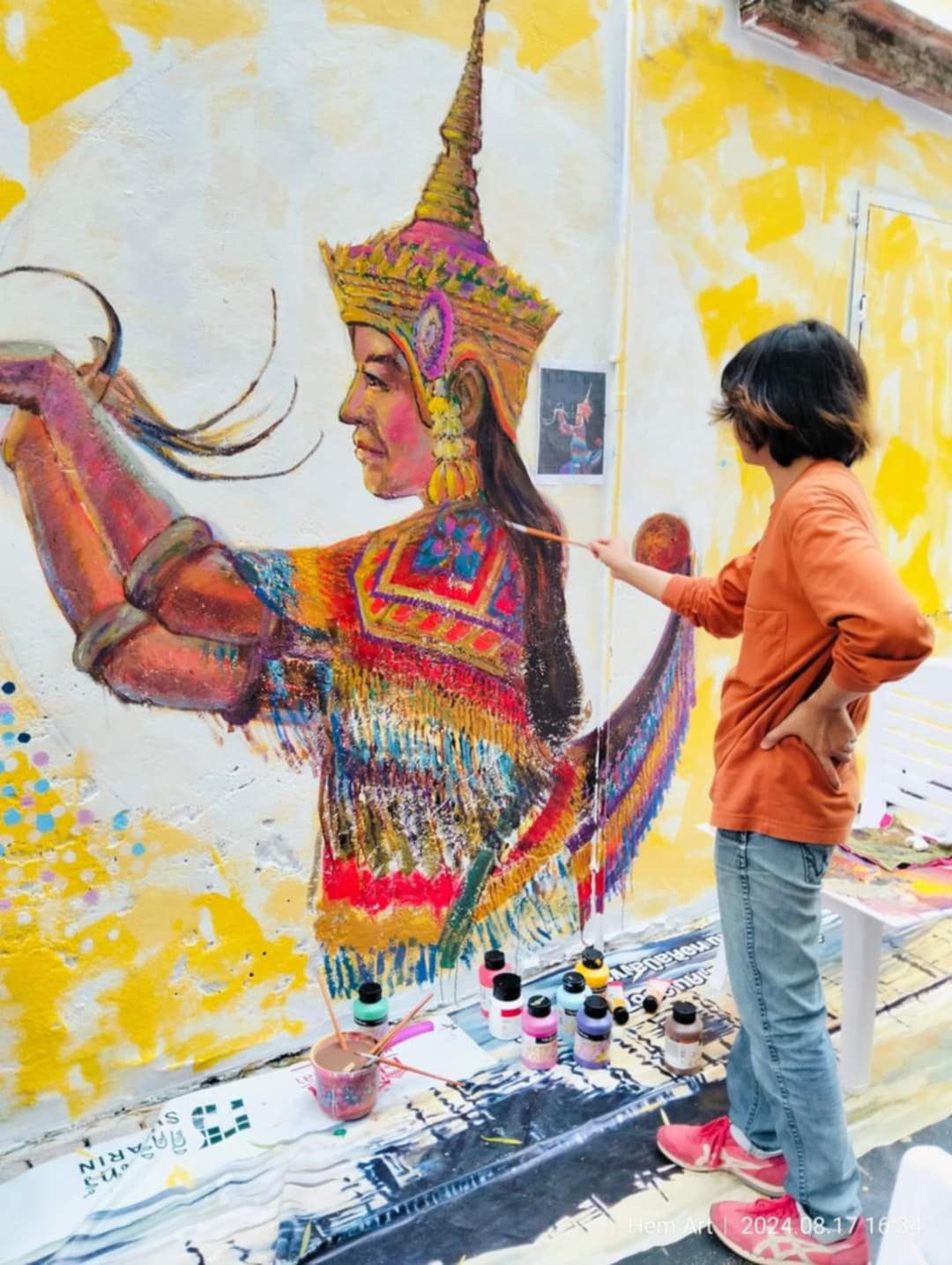 อาจเป็นรูปภาพของ 1 คน และ ข้อความ