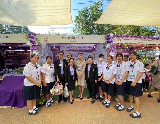 อาจเป็นรูปภาพของ 11 คน และ ข้อความ