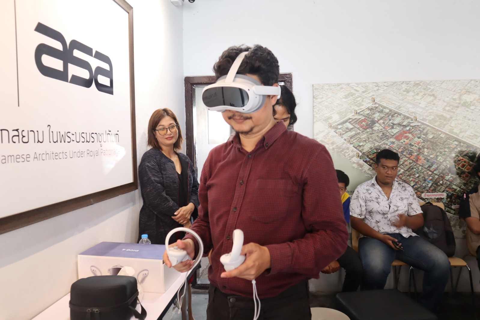 อาจเป็นรูปภาพของ 4 คน และ ข้อความ