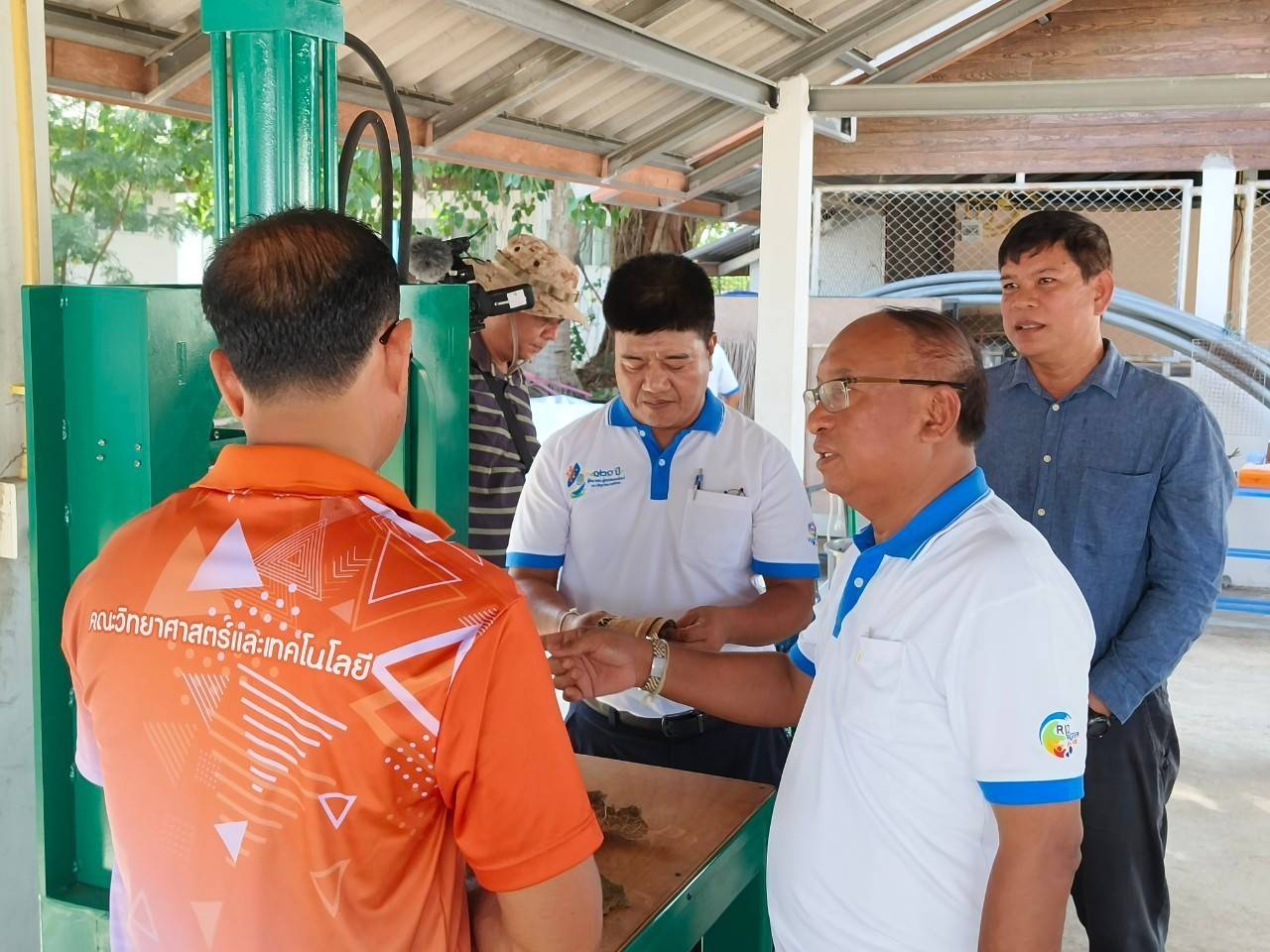 อาจเป็นรูปภาพของ 4 คน และ ข้อความ