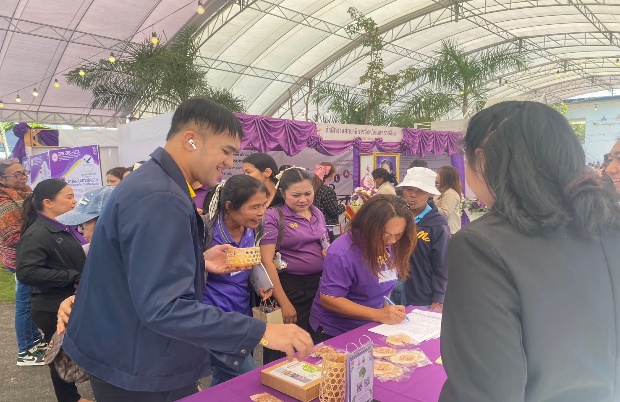 อาจเป็นรูปภาพของ 5 คน และ ข้อความ