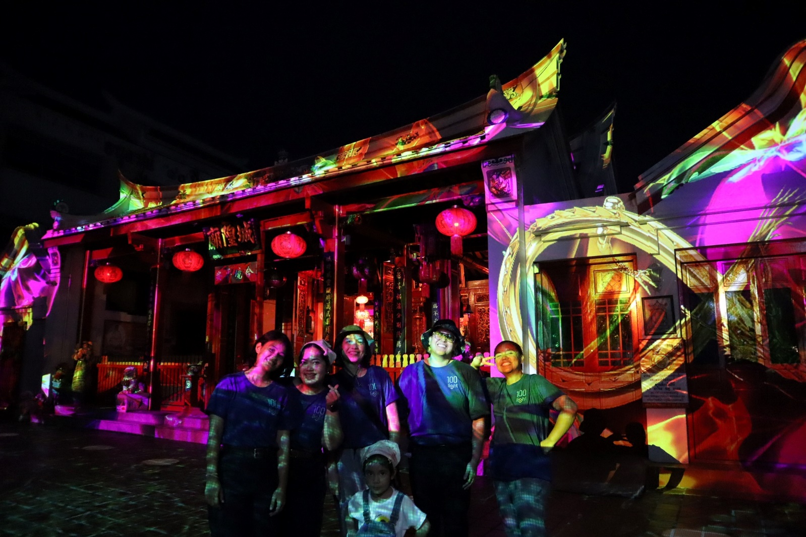 อาจเป็นรูปภาพของ 6 คน, วัด และ ข้อความ