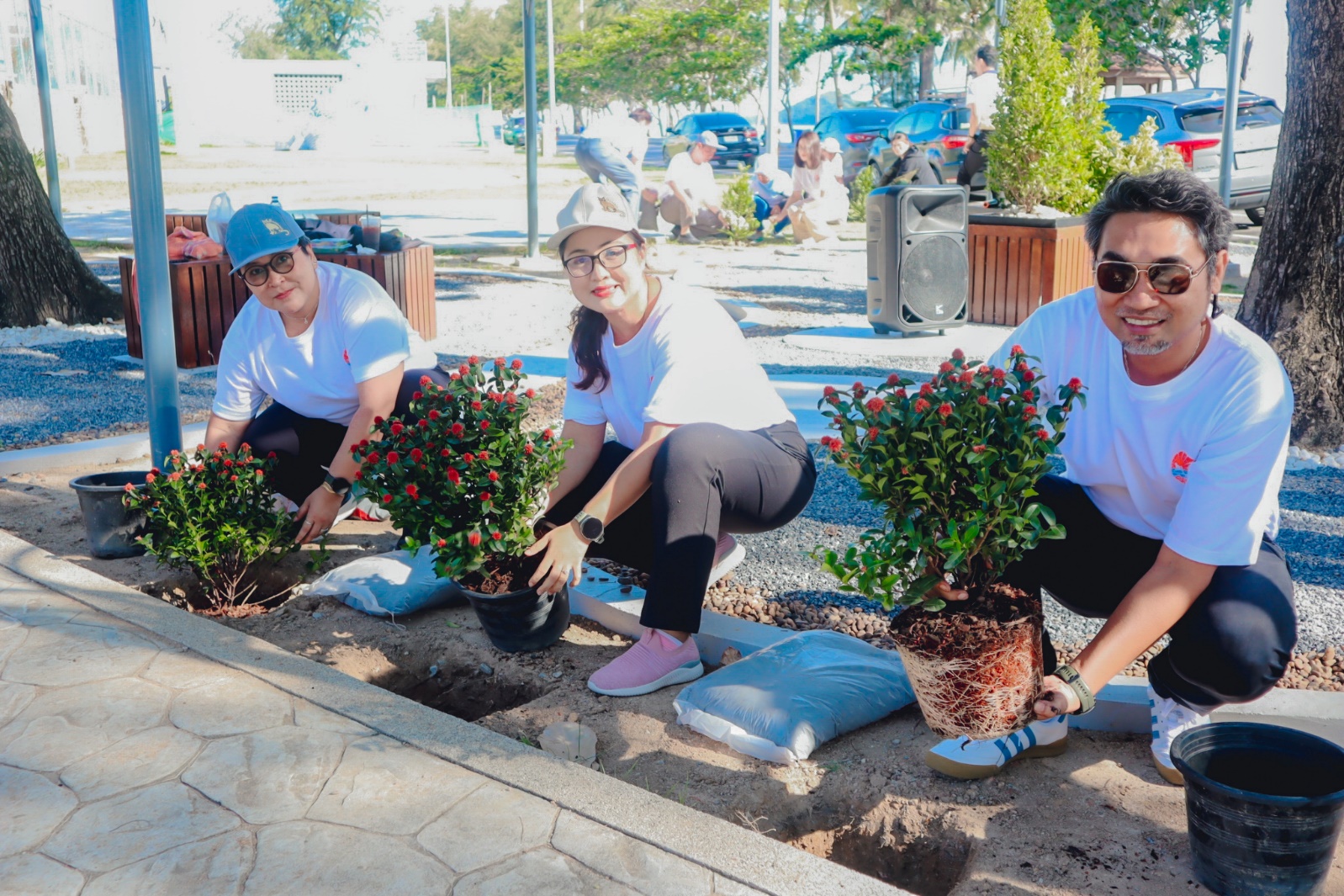 อาจเป็นรูปภาพของ 6 คน