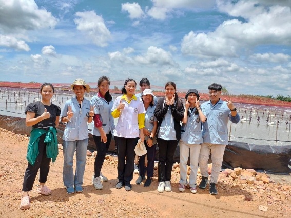 อาจเป็นรูปภาพของ 8 คน