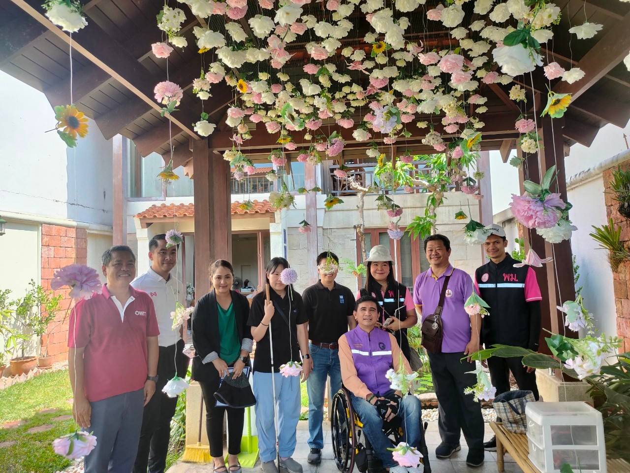 อาจเป็นรูปภาพของ 9 คน