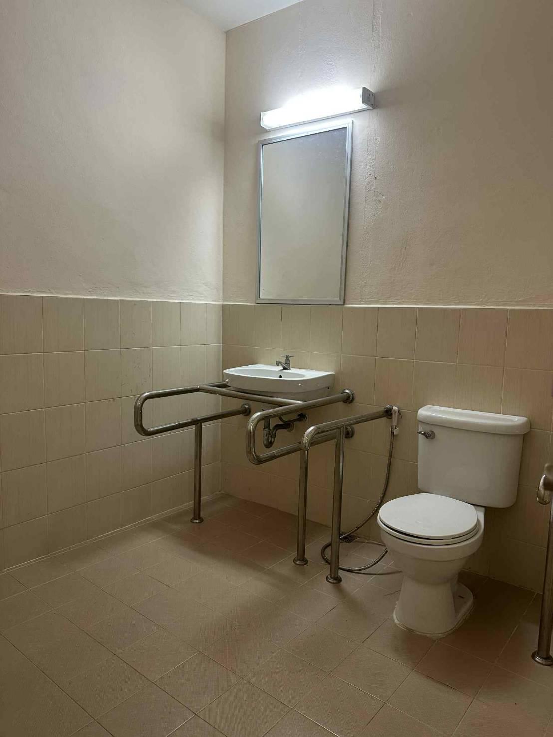 A bathroom with a sink and mirror
AI-generated content may be incorrect.