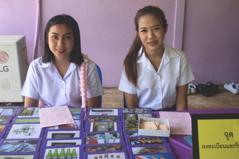 A couple of women sitting at a table

AI-generated content may be incorrect.