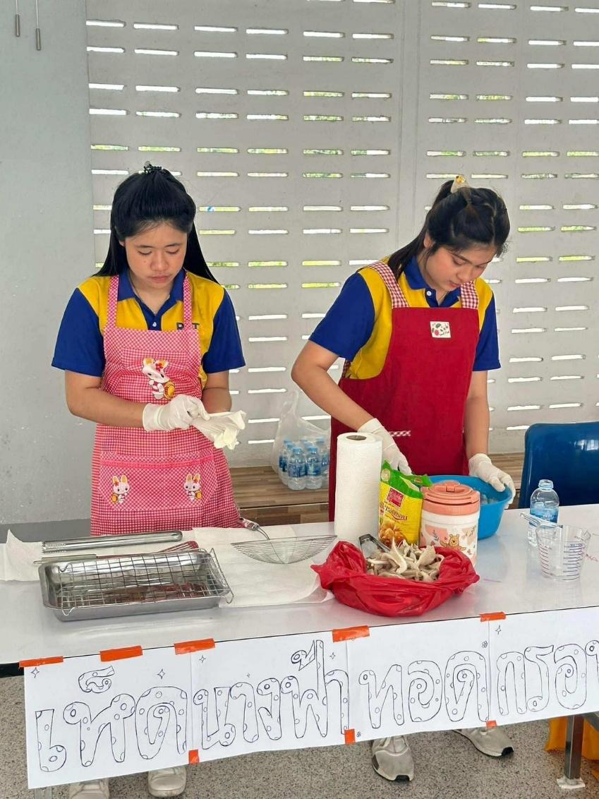 A couple of women wearing aprons
AI-generated content may be incorrect.
