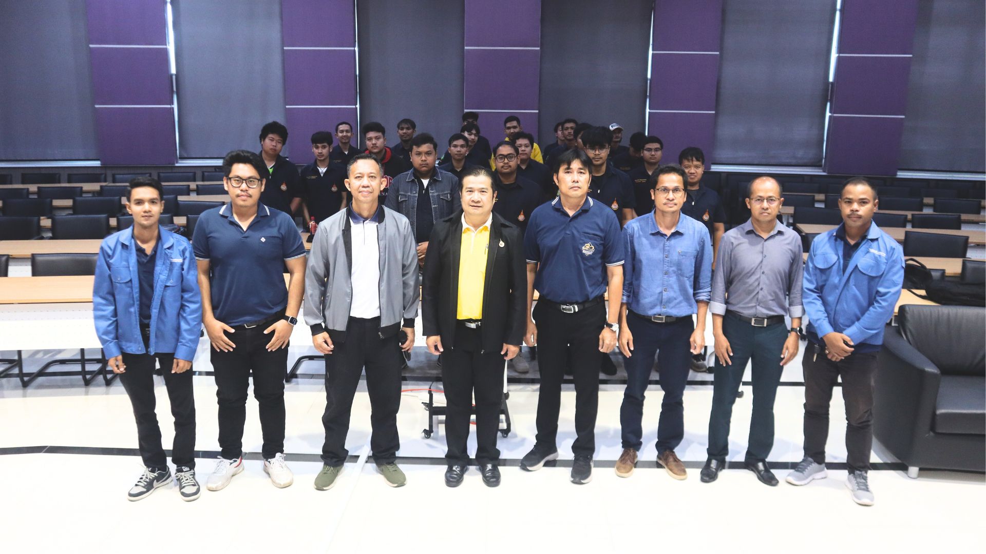 A group of men standing in a row

AI-generated content may be incorrect.