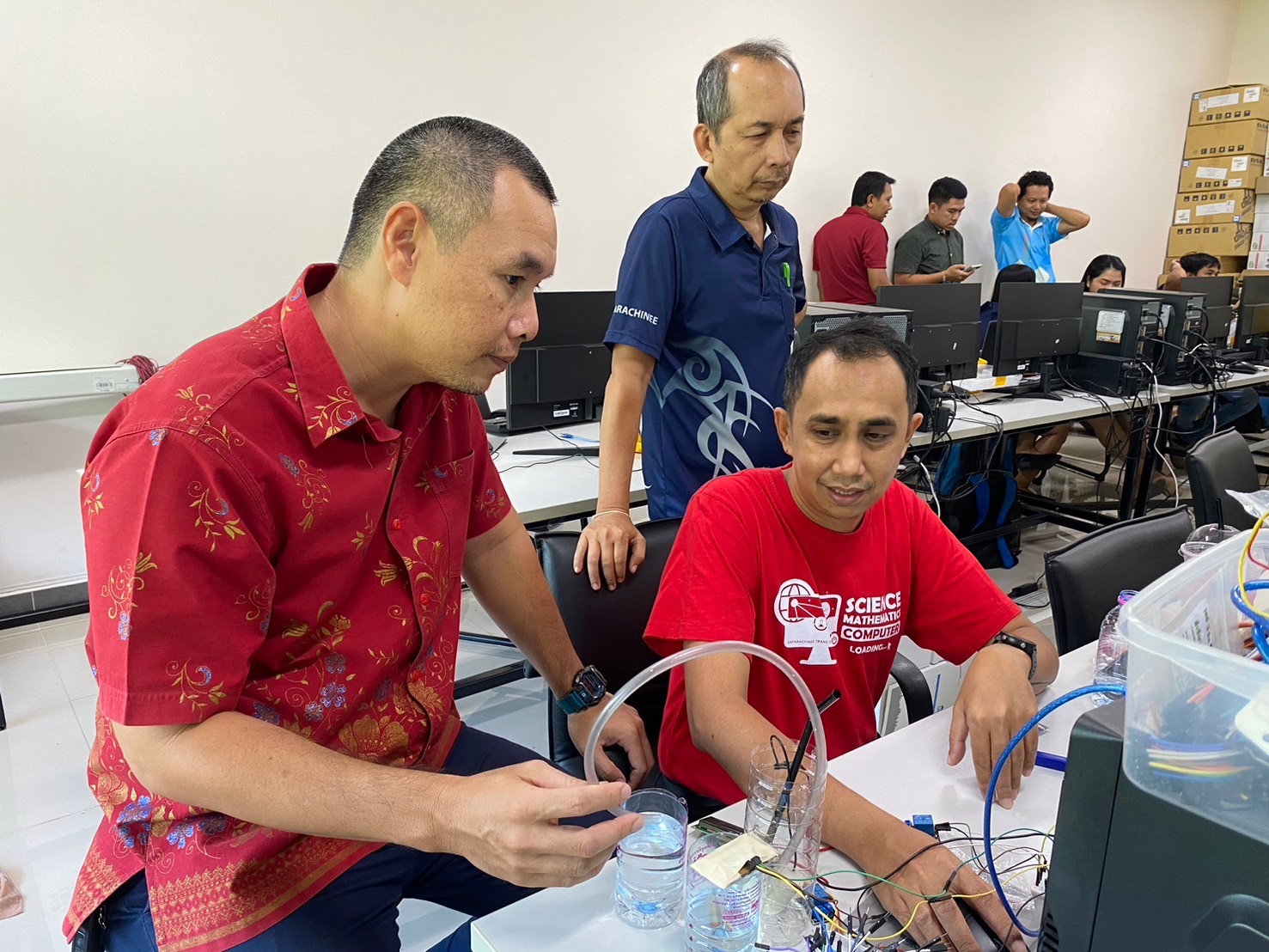 A group of men working on a computer

AI-generated content may be incorrect.