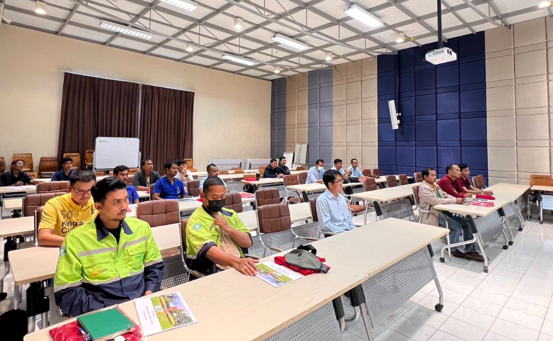 A group of people in a classroom
AI-generated content may be incorrect.