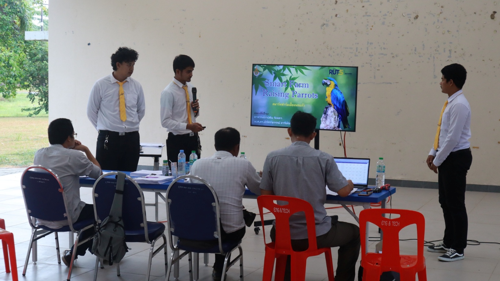 A group of people in front of a television

AI-generated content may be incorrect.