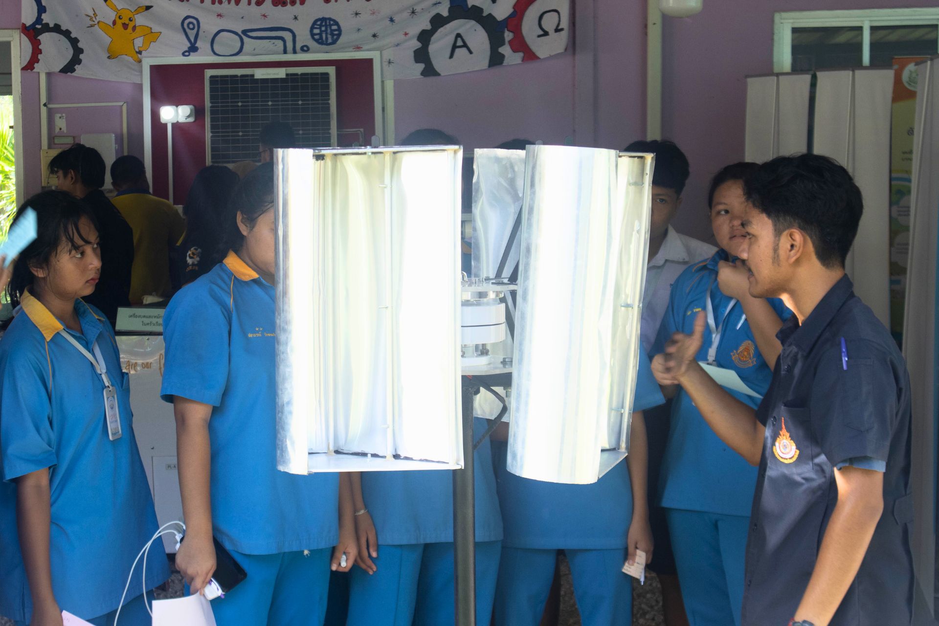 A group of people in uniform

AI-generated content may be incorrect.