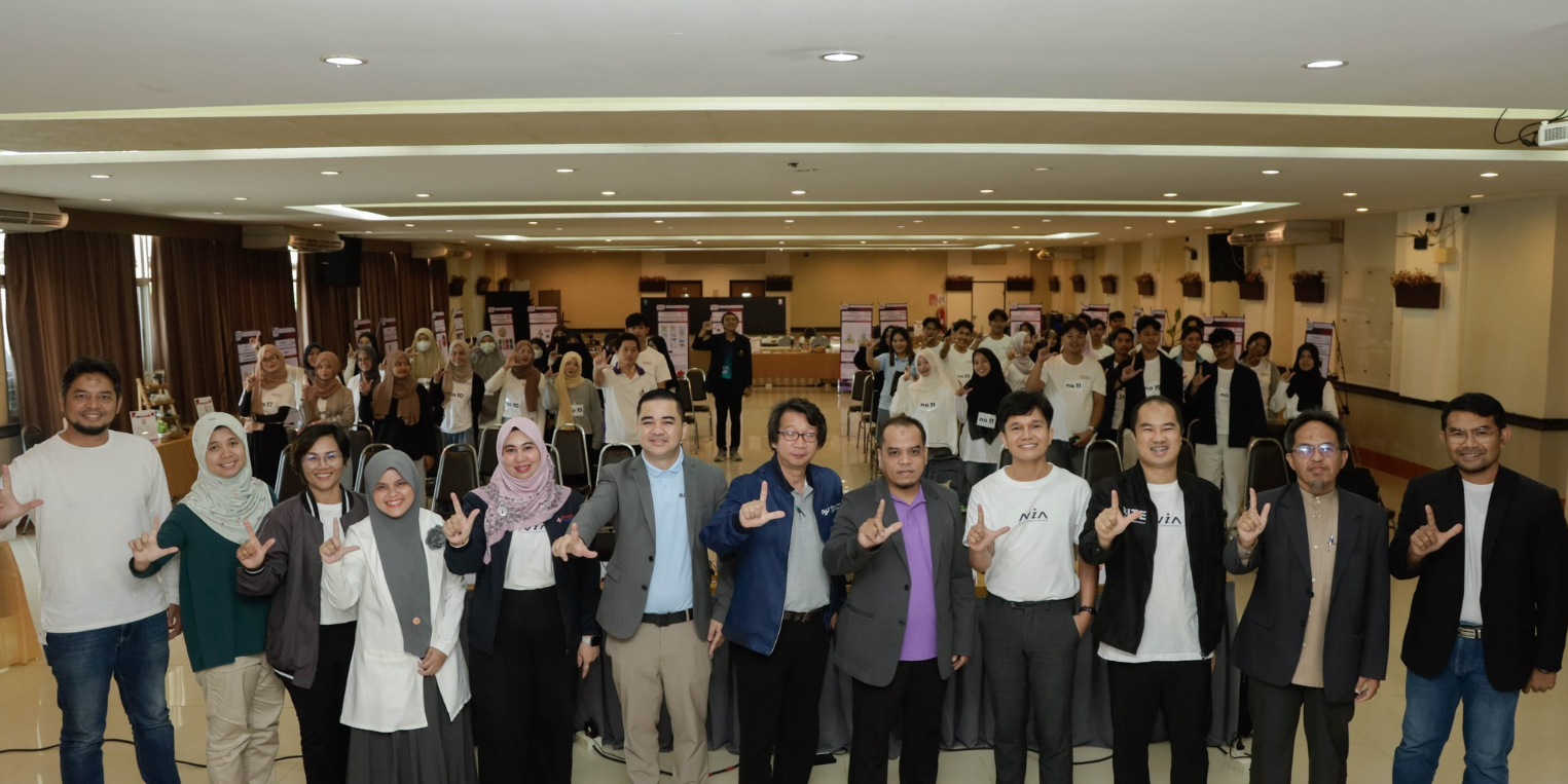 A group of people posing for a photo
AI-generated content may be incorrect.