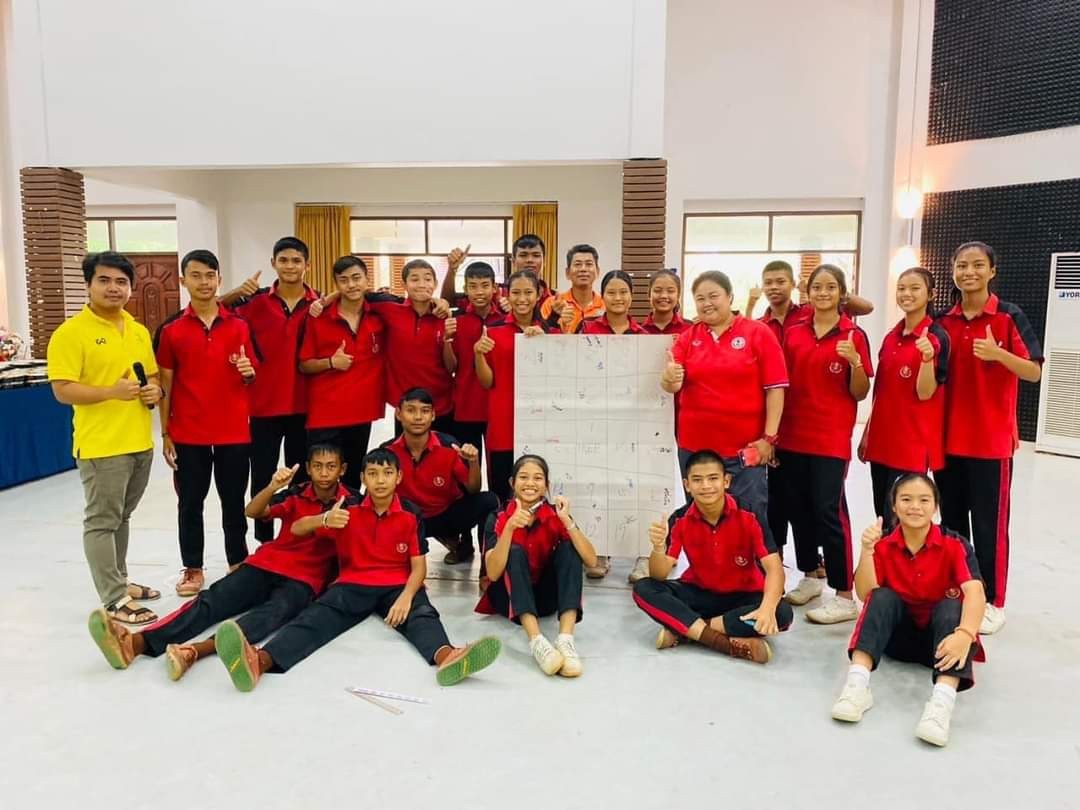 A group of people posing for a photo

AI-generated content may be incorrect.