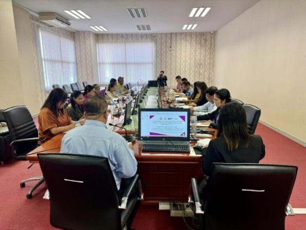 A group of people sitting around a table
AI-generated content may be incorrect.