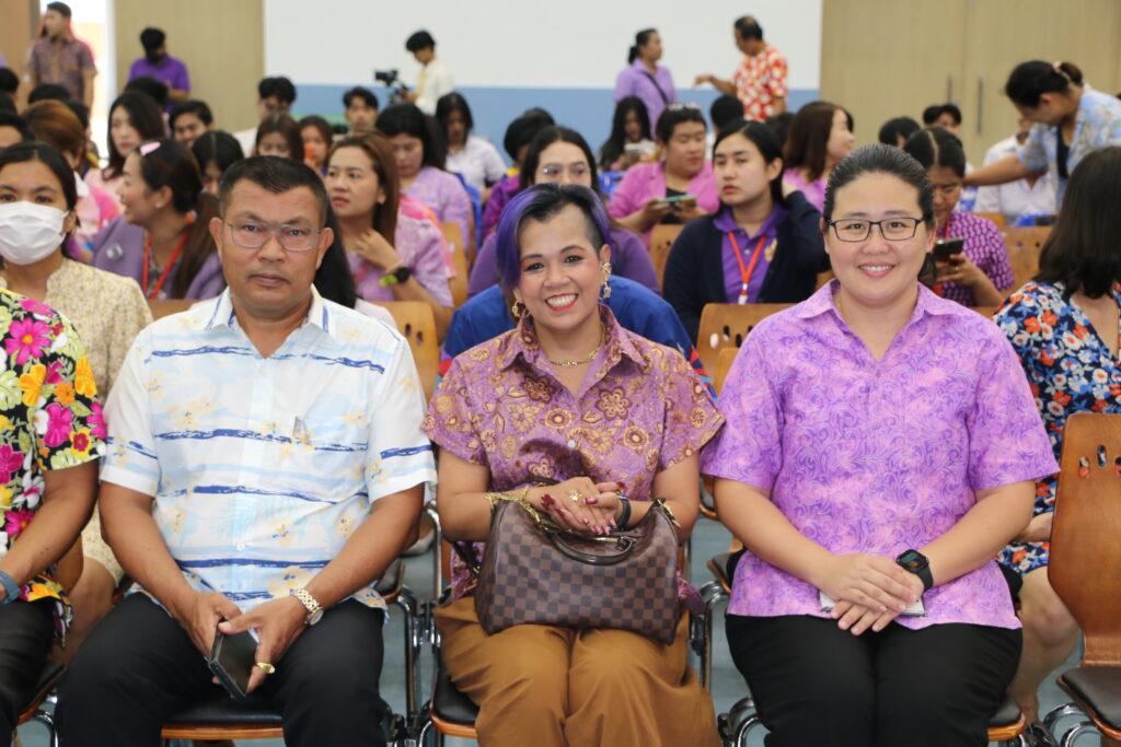 A group of people sitting in chairs
AI-generated content may be incorrect.