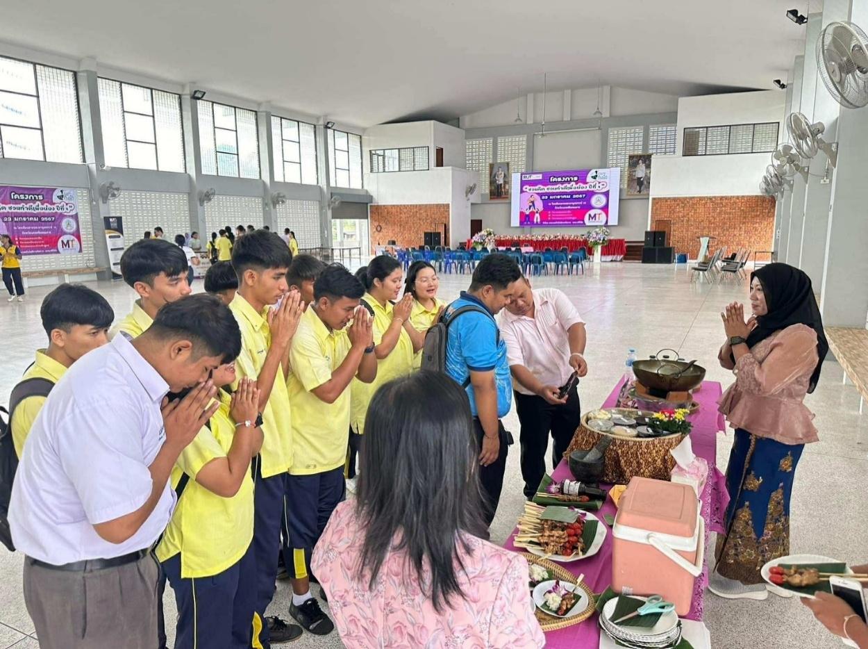 A group of people standing around a table with food
AI-generated content may be incorrect.