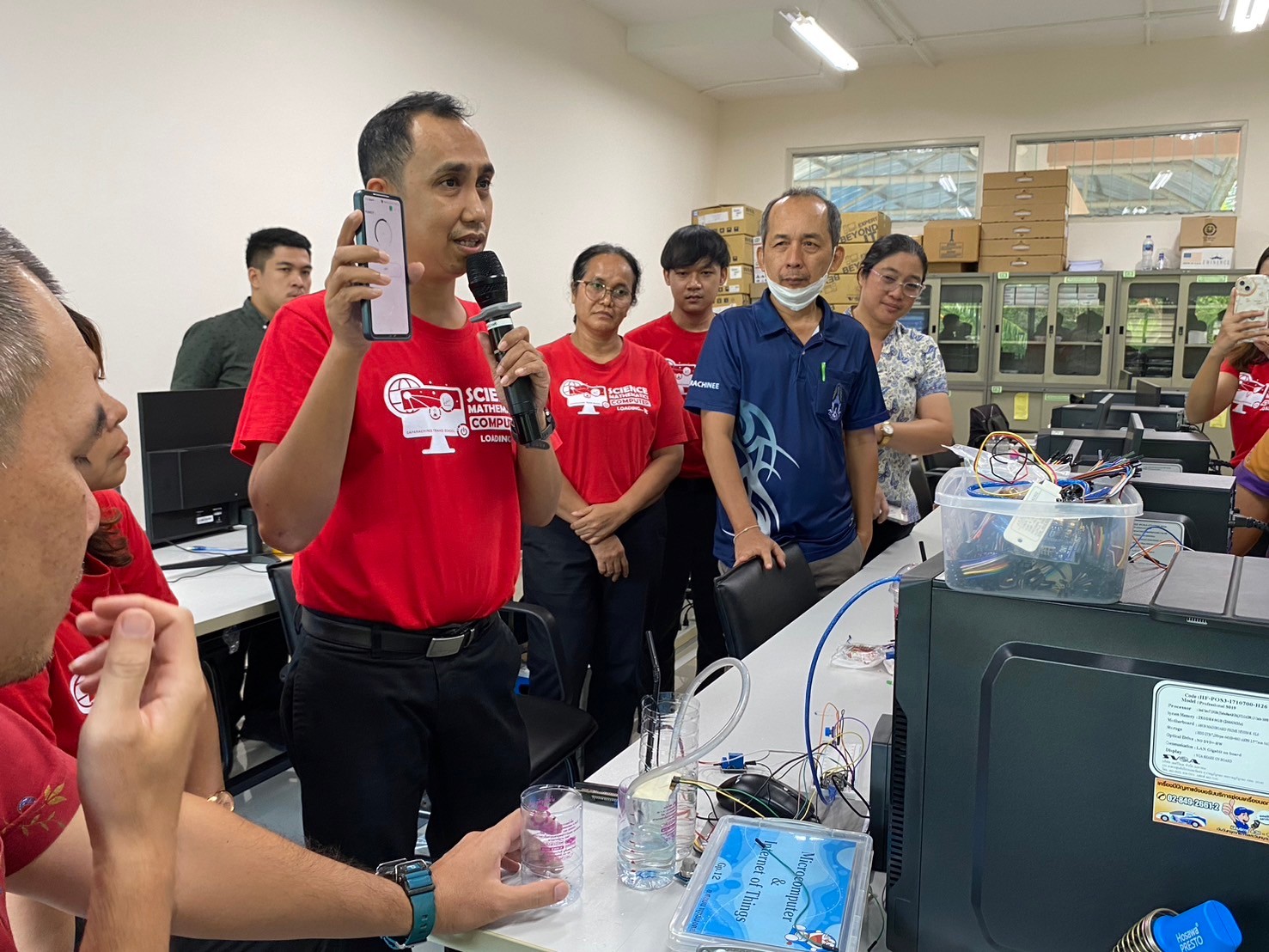 A group of people standing in a room

AI-generated content may be incorrect.