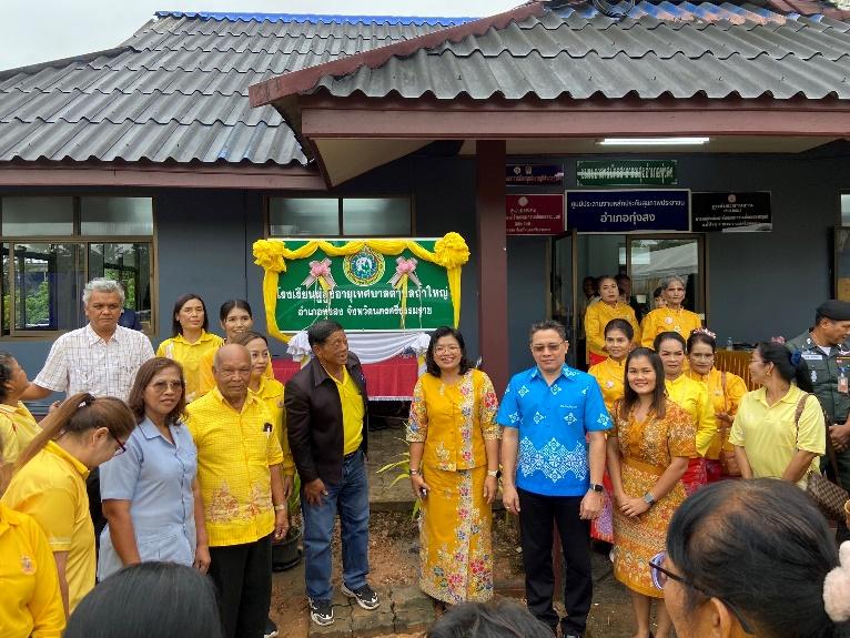 A group of people standing in front of a building AI-generated content may be incorrect.