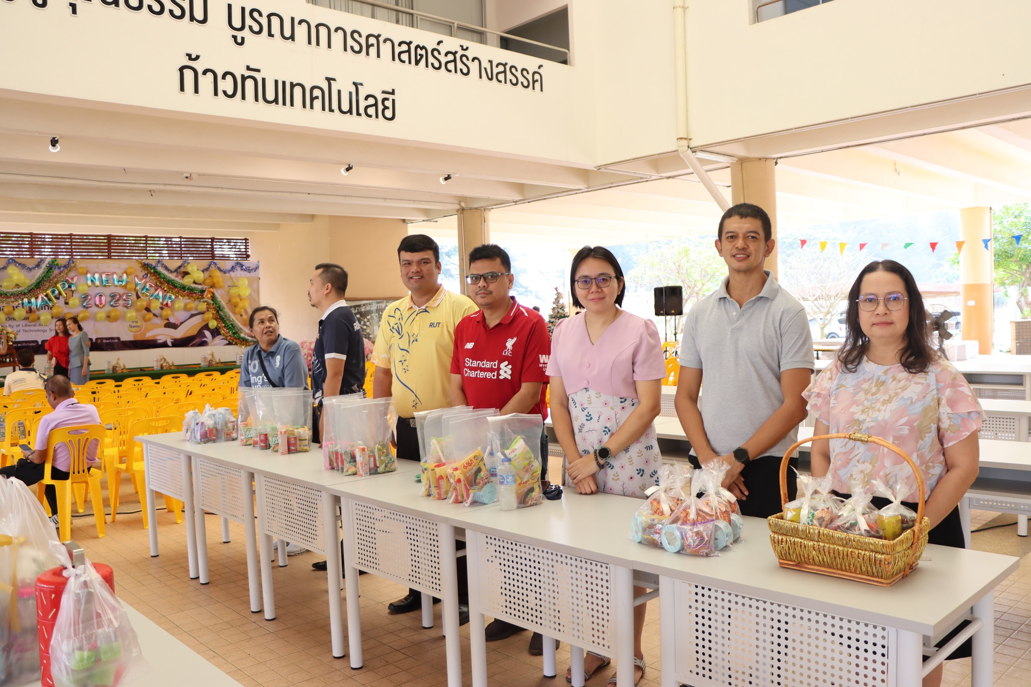 A group of people standing in front of a table with food
AI-generated content may be incorrect.