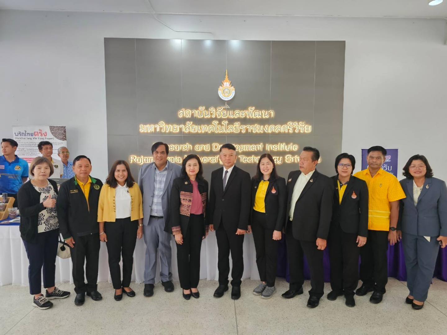 A group of people standing together

AI-generated content may be incorrect.