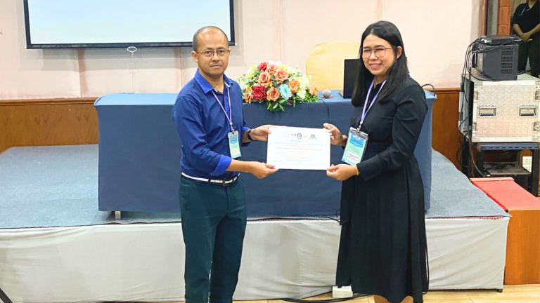 A person and person holding a piece of paper

AI-generated content may be incorrect.