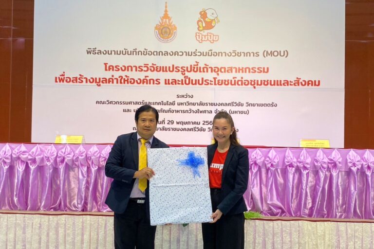 A person and person holding a piece of paper

AI-generated content may be incorrect.