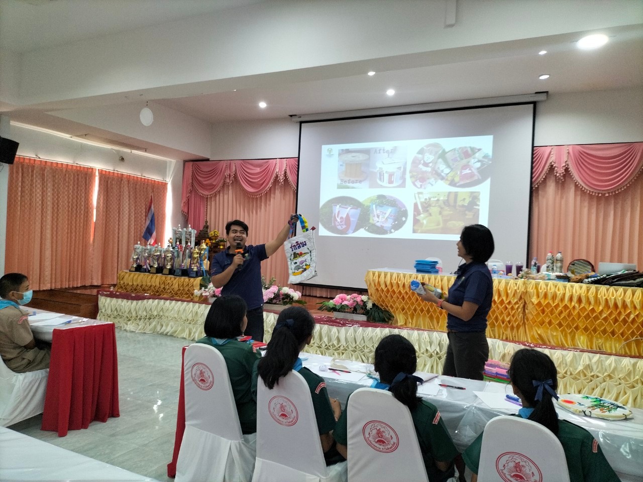 A person giving a presentation to a group of people

AI-generated content may be incorrect.