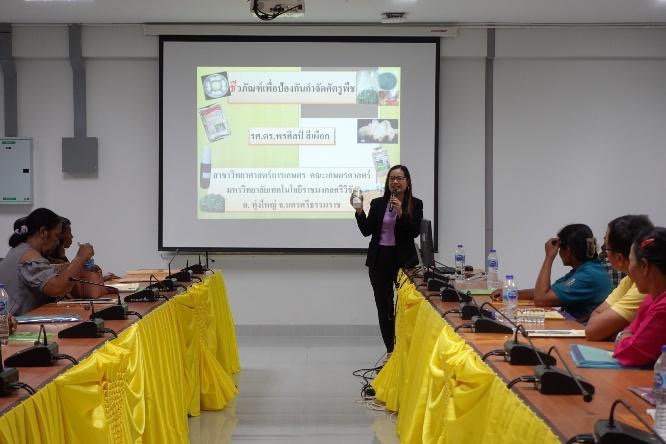 A person giving a presentation to a group of people
AI-generated content may be incorrect.