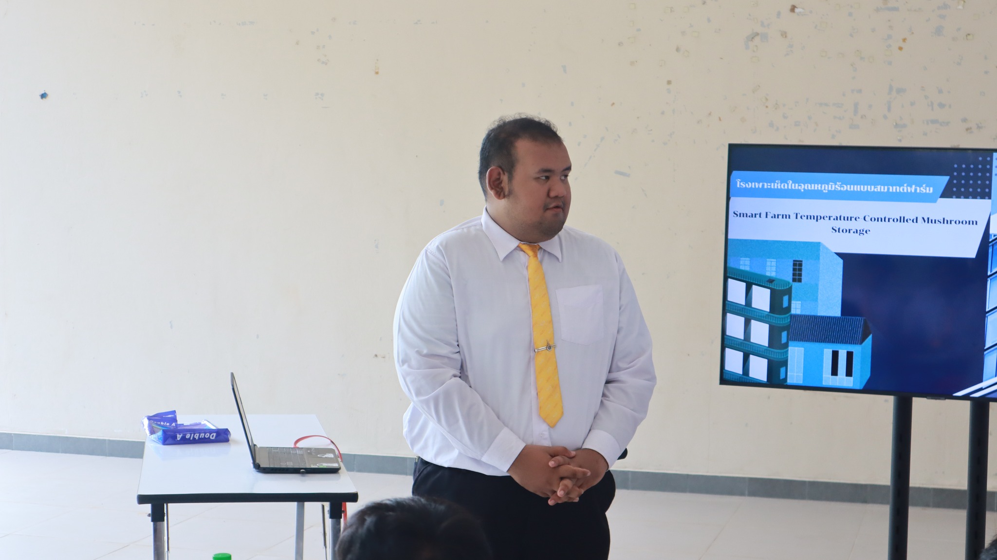 A person in a white shirt and yellow tie

AI-generated content may be incorrect.