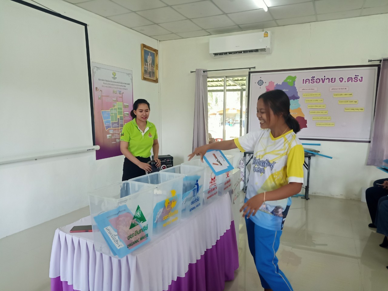 A person pointing at a table with plastic bags

AI-generated content may be incorrect.
