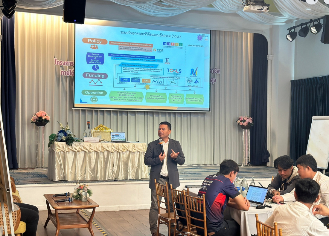 A person standing in front of a large screen
AI-generated content may be incorrect.