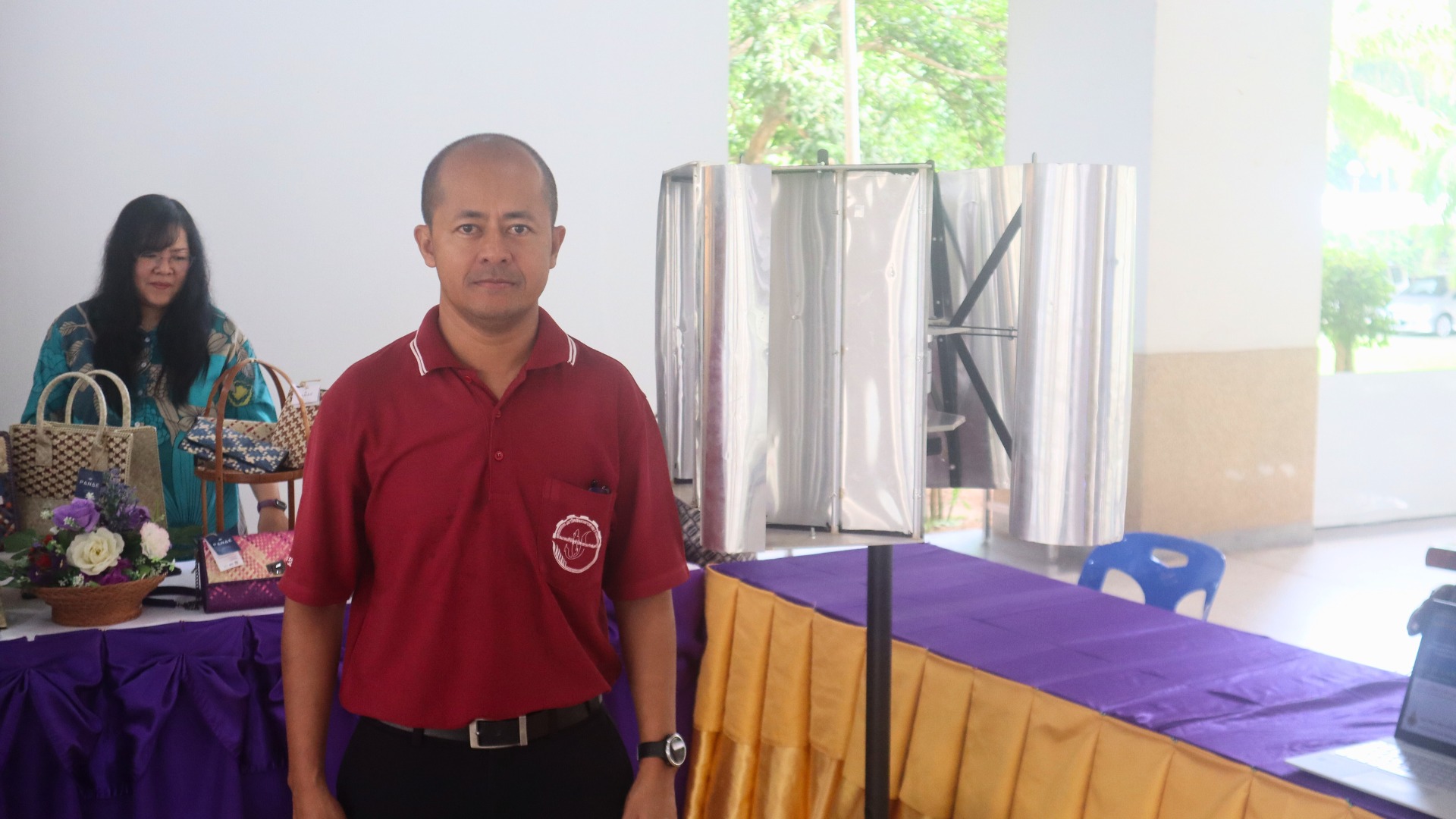 A person standing in front of a table

AI-generated content may be incorrect.