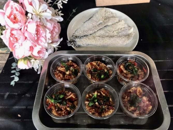 A tray of food on a table
AI-generated content may be incorrect.