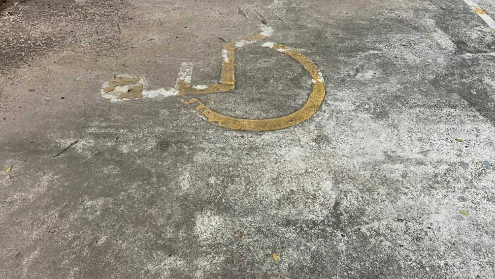 A yellow circle on a concrete surface
AI-generated content may be incorrect.