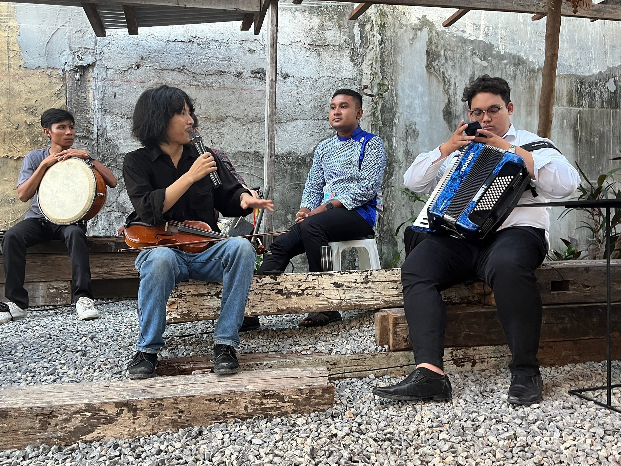 No photo description available.