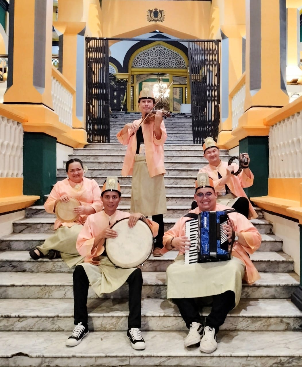 No photo description available.