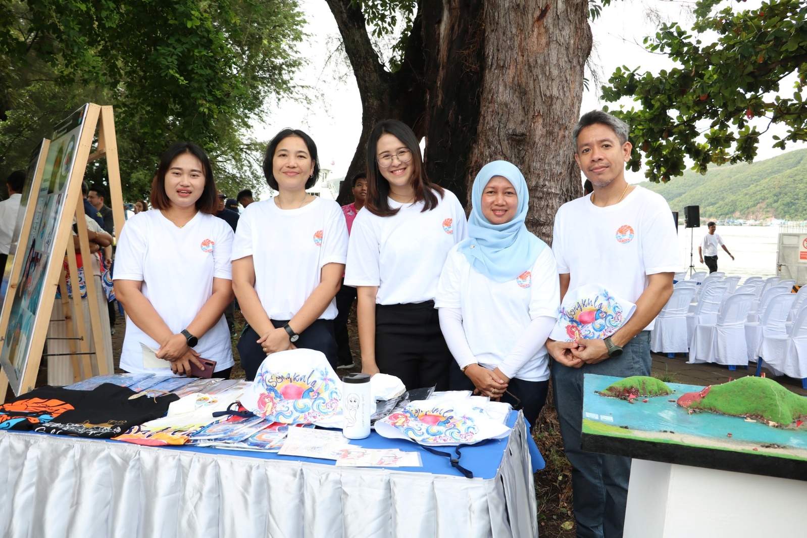 No photo description available.