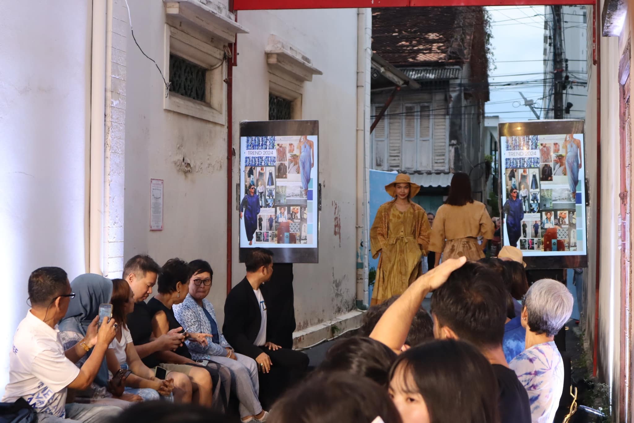 No photo description available.