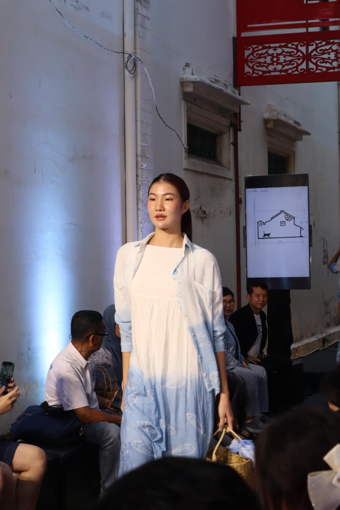 No photo description available.