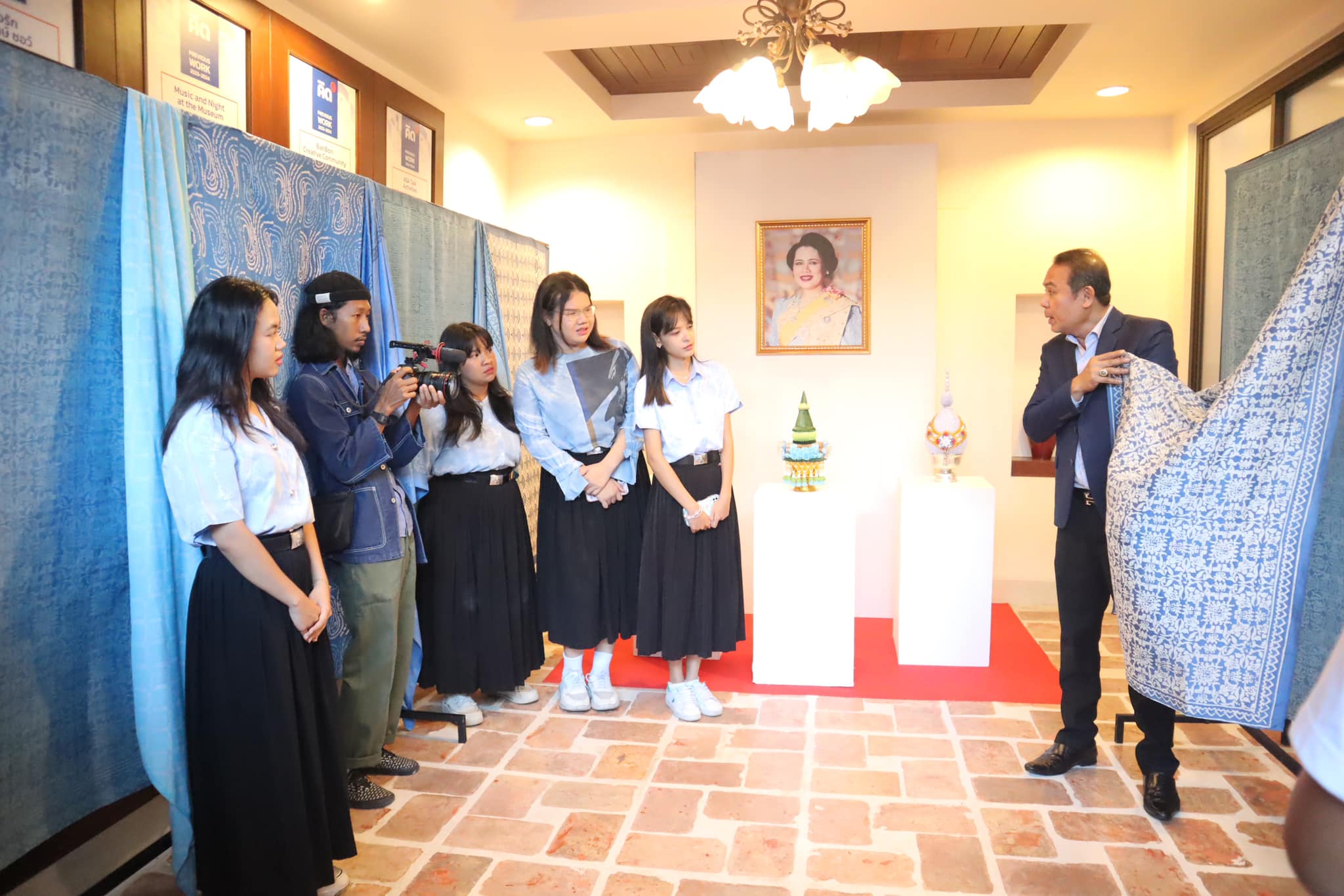 No photo description available.