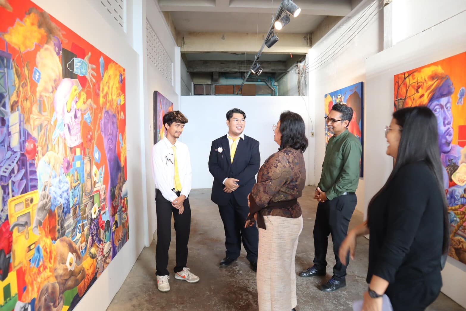 No photo description available.