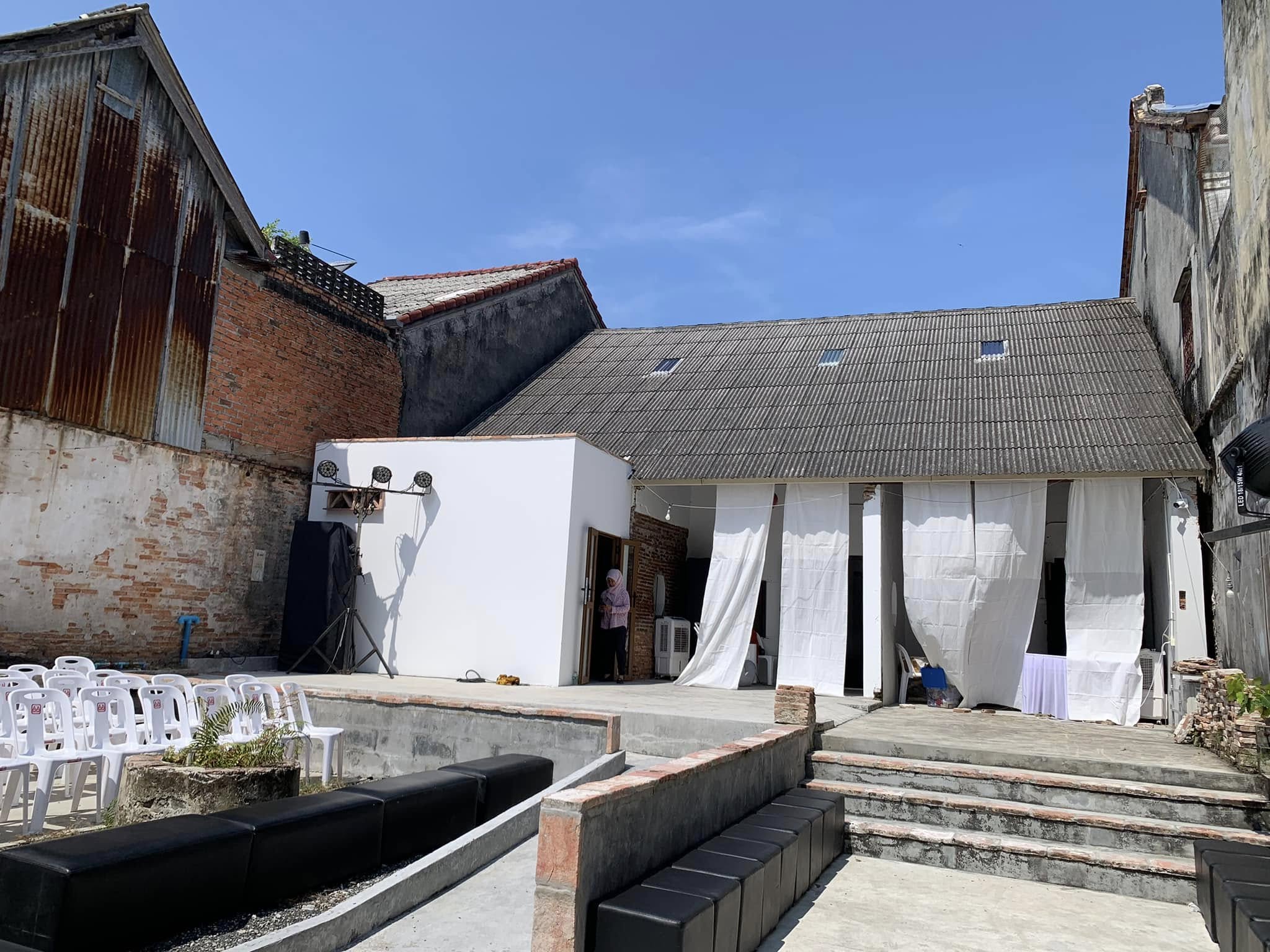 No photo description available.