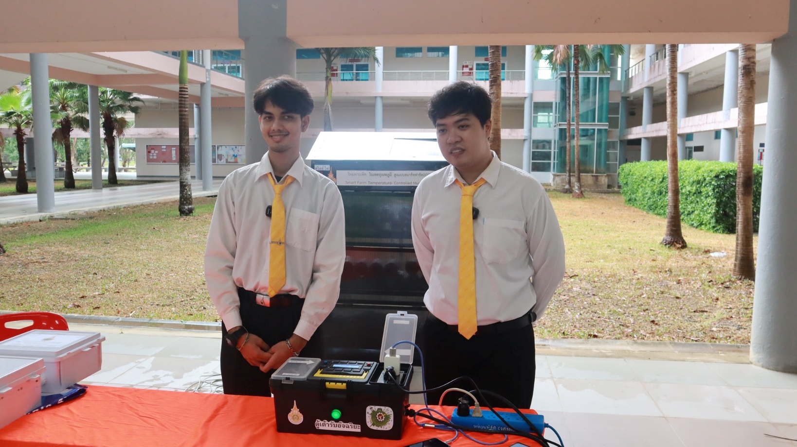 Two men standing next to each other

AI-generated content may be incorrect.