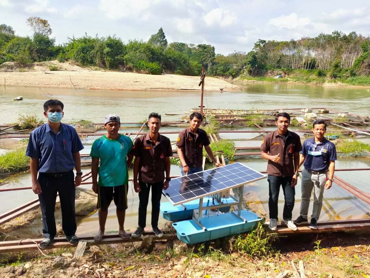 รูปภาพประกอบด้วย กลางแจ้ง, เสื้อผ้า, คน, ท้องฟ้า
เนื้อหาที่สร้างโดย AI อาจไม่ถูกต้อง