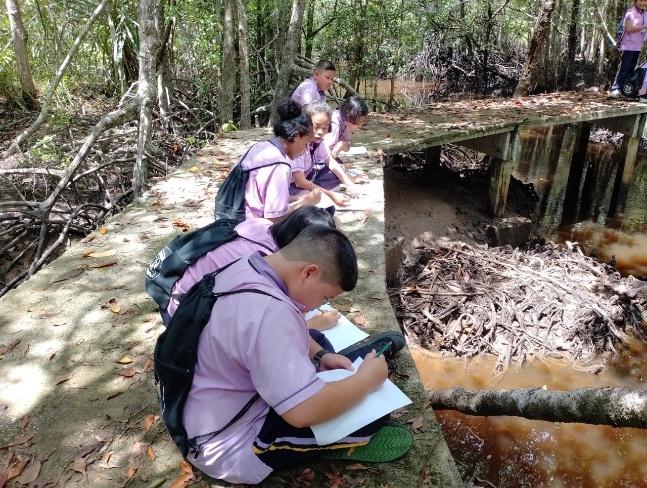 รูปภาพประกอบด้วย เสื้อผ้า, กลางแจ้ง, คน, ต้นไม้

เนื้อหาที่สร้างโดย AI อาจไม่ถูกต้อง